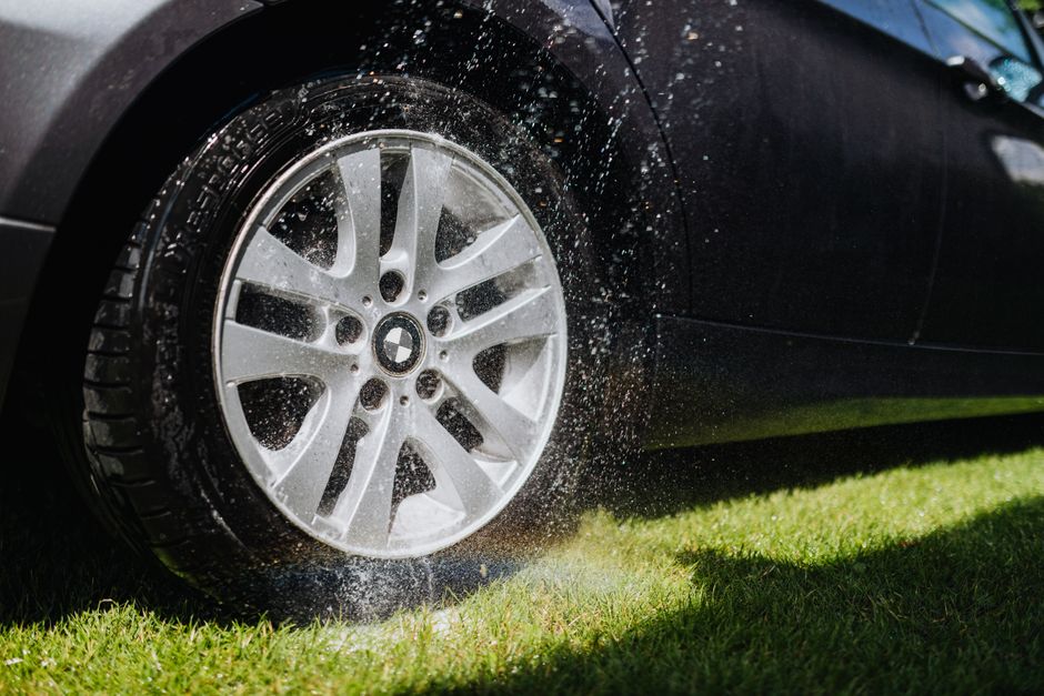 Carefully cleaning alloy car wheels